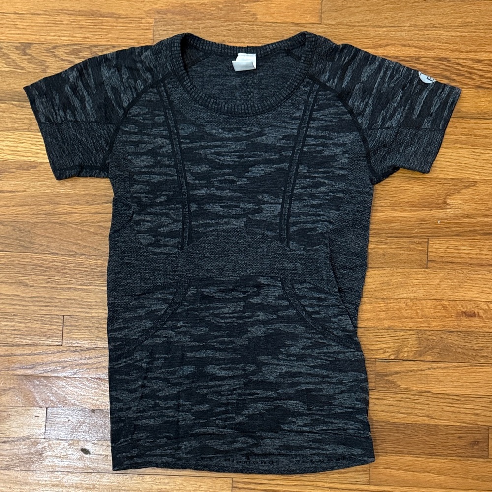 TKEQ THE 'KENNEDY' LADIES SEAMLESS SHORT SLEEVE PERFORMANCE SHIRT